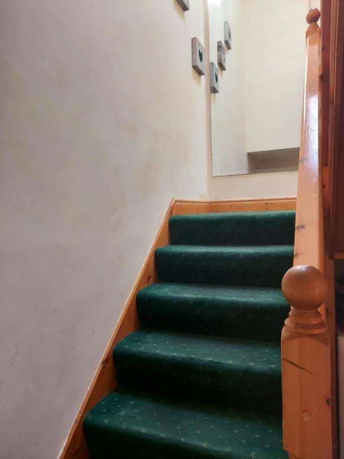 Edwards Cosy B&B Голуэй Экстерьер фото