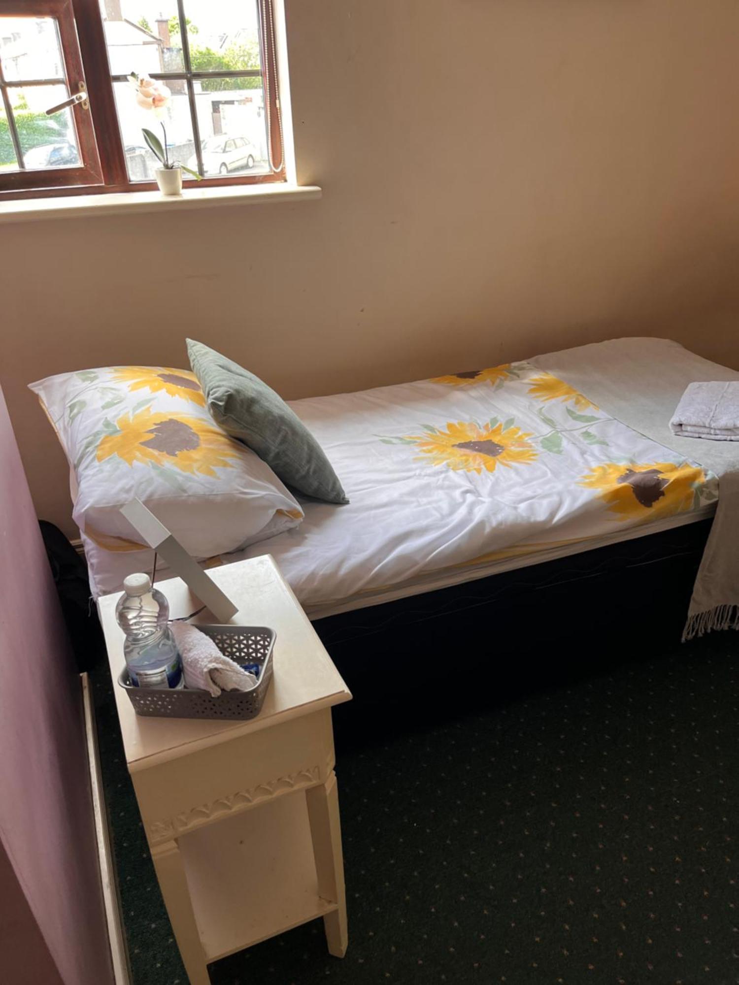 Edwards Cosy B&B Голуэй Экстерьер фото